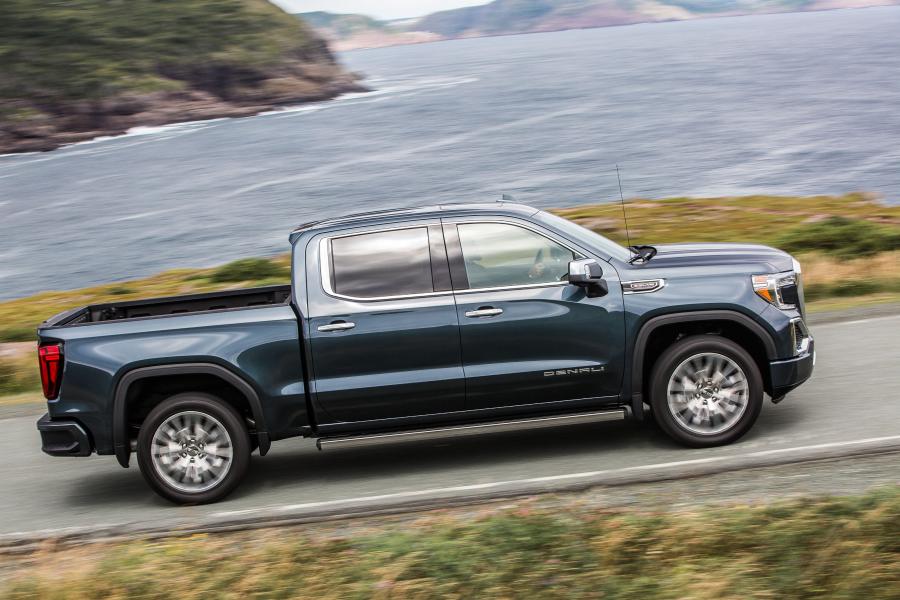  GMC Sierra Denali Crew Cab 2018 года  (фото 27 из 45)